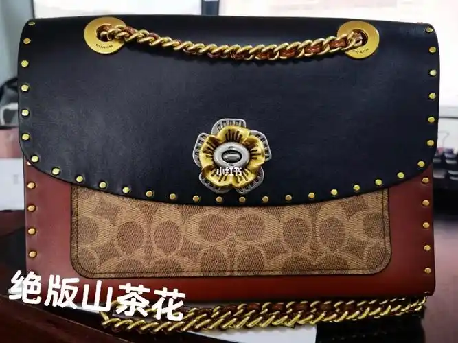 又入手一款coach 山茶花系列包包