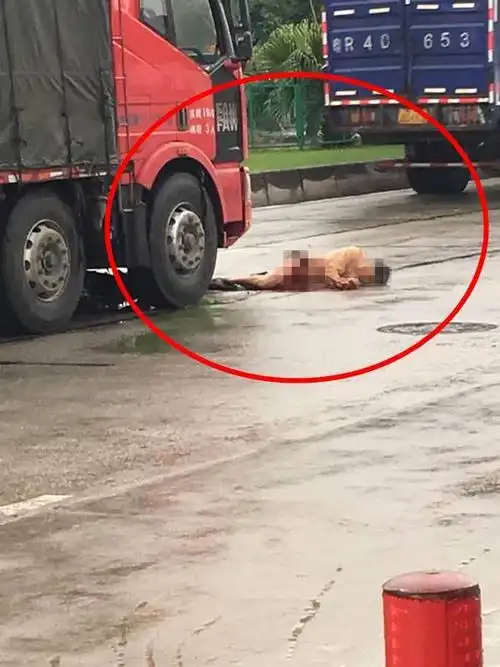 就在今天下午 有粉丝爆料 在新新公路永和加油站对出发生一起撞人车祸