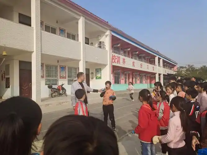 "消防演练,防患未然"杨楼小学消防安全演练活动
