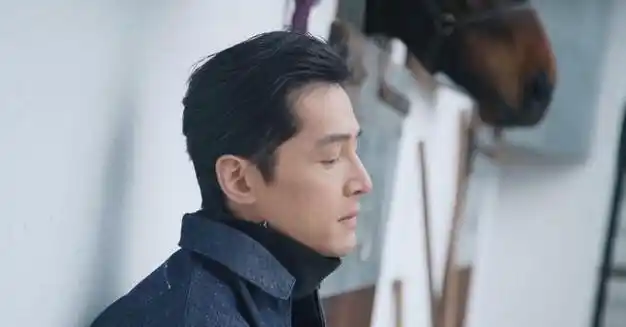 胡歌我感谢了所有人不过没有感谢她薛佳凝陪伴他的不是我