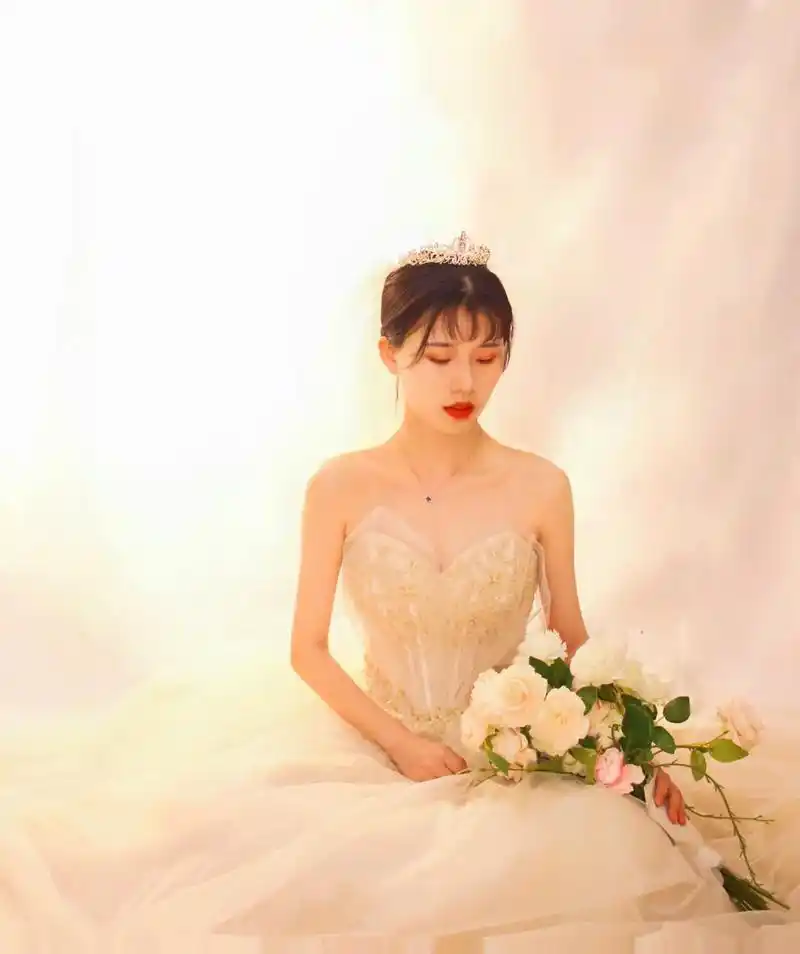 每个女孩的婚纱梦 #个人写真艺术照 弥补自己十八岁时的婚纱 - 抖音