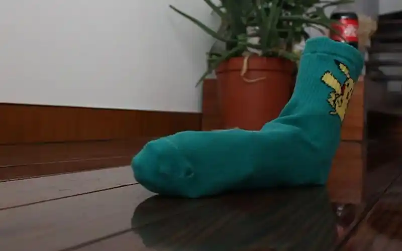 活动作品主人的东西你了解臭袜子的多种用途吗主人竟敢戴在手上打篮球