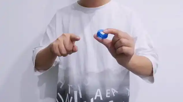 魔术教学手指凭空击穿瓶盖也是传说中的一阳指