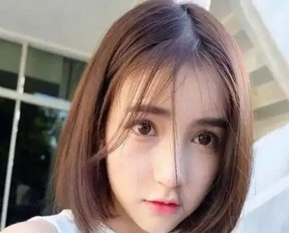 女生齐脖子短发直发图片