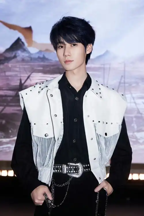 给张真源许个星愿##张真源 廿一无拘踏歌绿海奔行