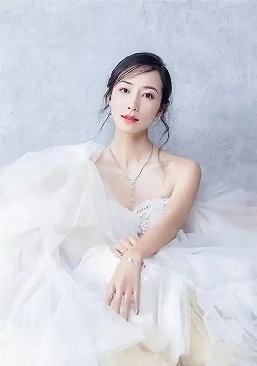 在他们的职业生涯中,韩雪和万山都曾经历种种困难和挑战.