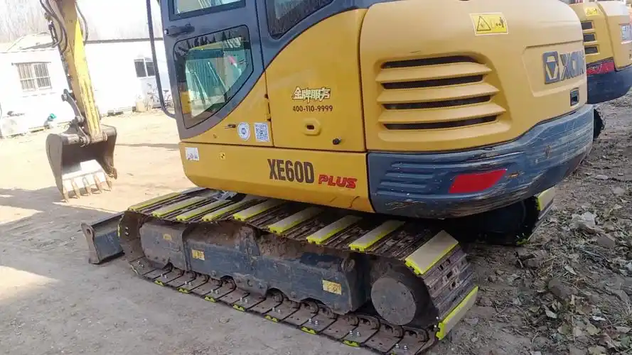 22年3月大极品徐工60,带锤带斗价格合适,需要私聊! - 抖音