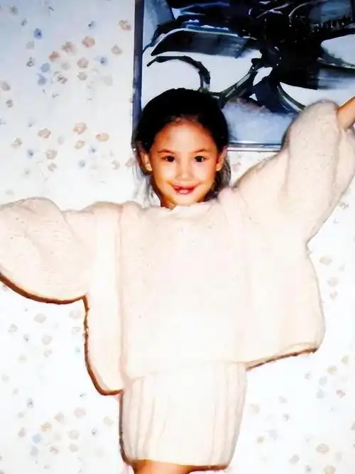 "聪明女人"应采儿,为何不嫁向佐,而选择了家世一般的陈小春?