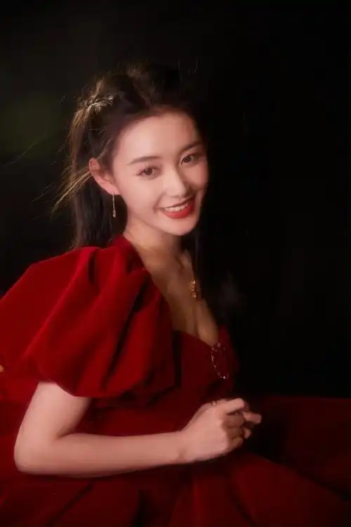 蒋依依开场舞惊艳!网友:太美了,像公主一样