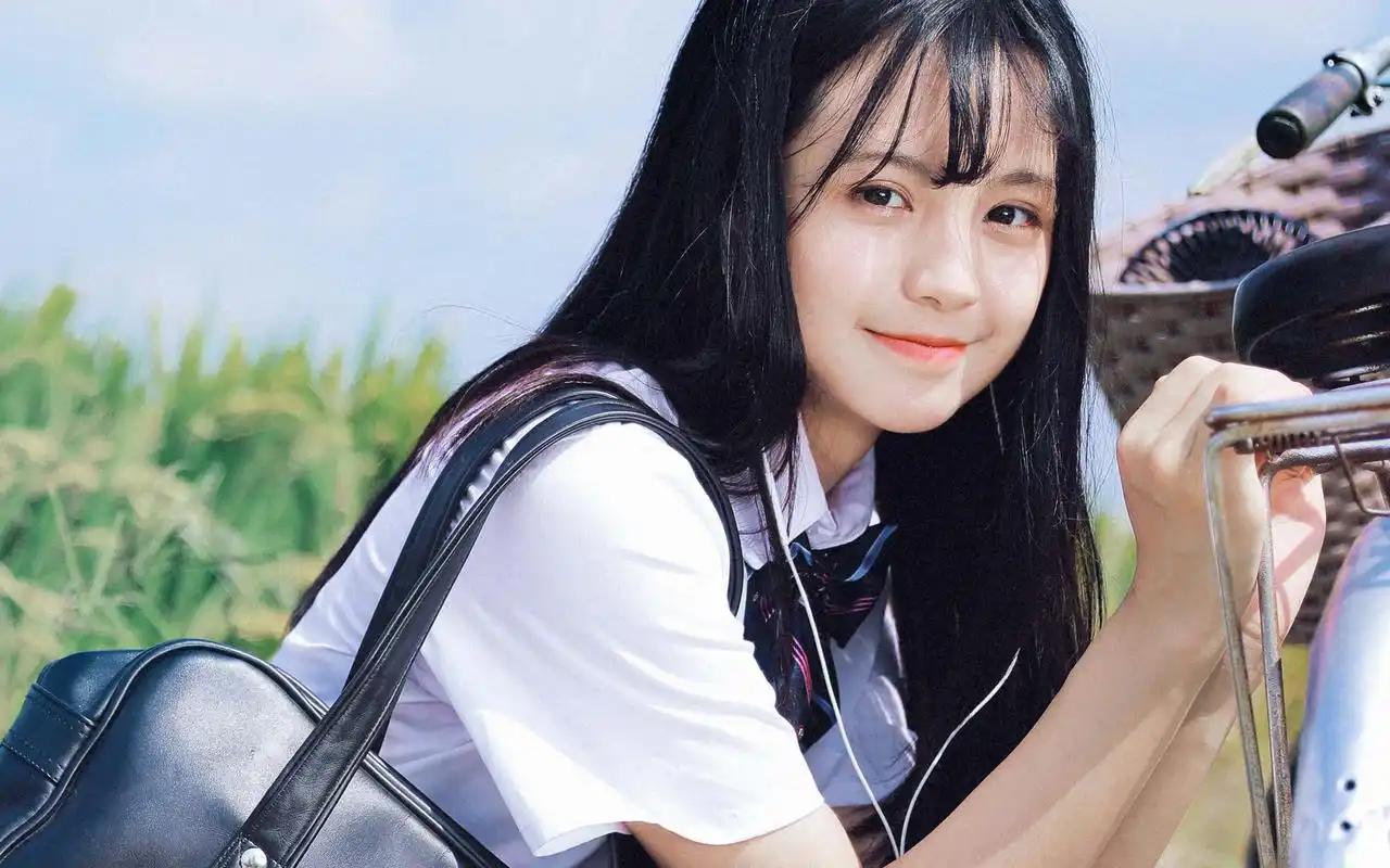 清纯美女学生妹高清桌面壁纸