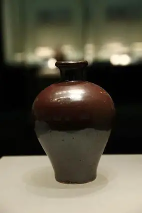 宋代酱釉梅瓶
