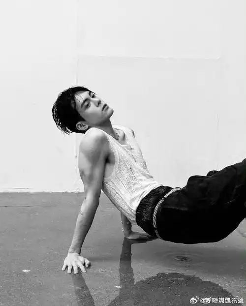 想在曾舜晞的手臂上荡秋千##曾舜晞的手臂线条好迷人