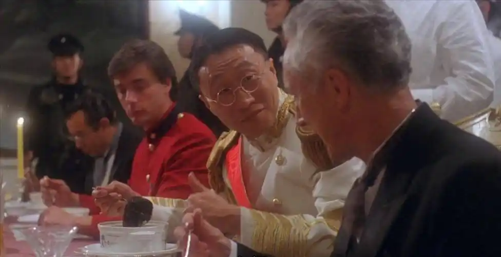 1991年,徐克找来梁家辉拍出抗日神剧,片中袁洁莹惊