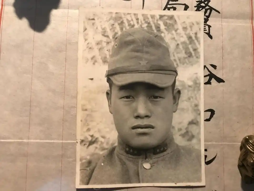 民国老照片,一名日本军人大头像,身着军服,应为一等兵,包真包老.