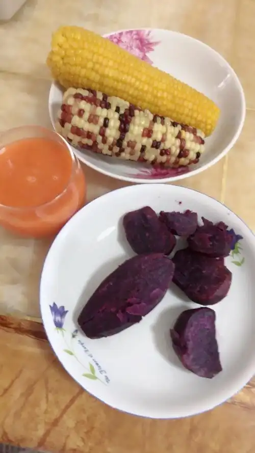 4.15减肥早餐玉米 紫薯 苹果胡萝卜柠檬汁