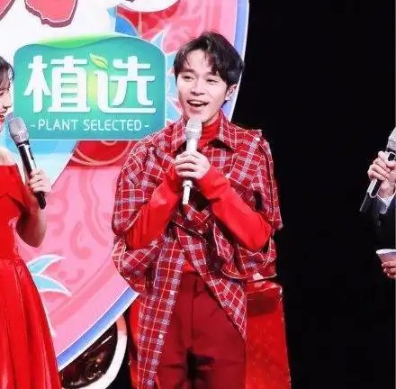 吴青峰东方风云榜现场演唱,耳返没有声音,现场却依然如旧!