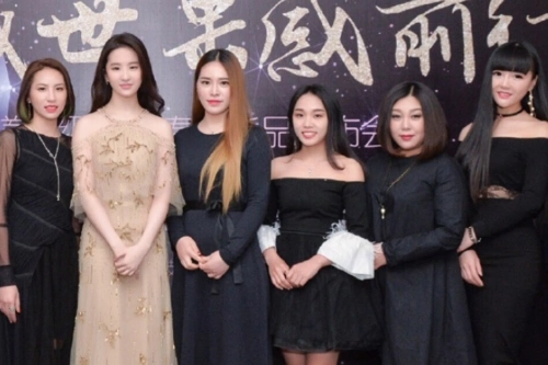 原创为啥女明星都不喜欢和刘亦菲合影看清照片后明白了原因