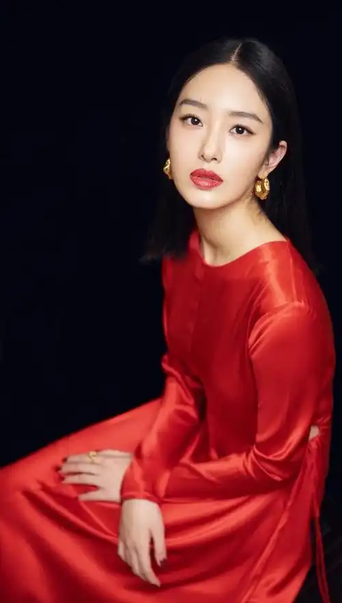 今日美图:杨采钰超高清无水印壁纸