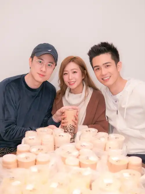 热恋刘书宏5个月30岁茵声惊喜晒婚纱照震惊娱乐圈