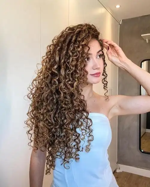 女士发型别乱整,试试长发螺丝烫,展现别样美丽与洋气