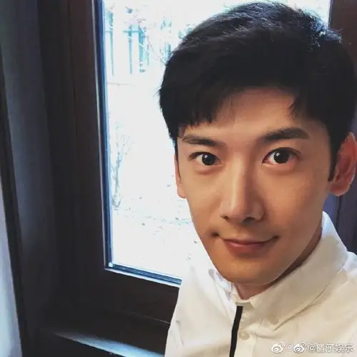 今天刘芮麟发微博承认已经与代斯分手