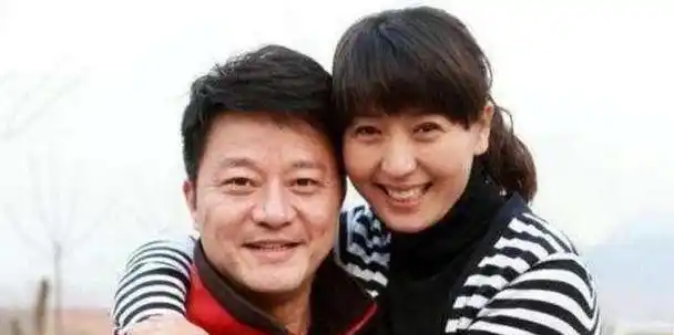 被评为演艺圈十大孝子的闫学晶,为何又亲手拔掉了父亲的氧气管?