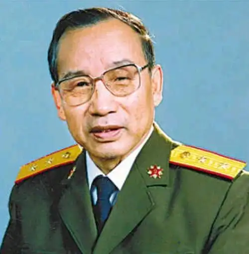 张少华中将开国大校原中央军委纪委副书记曾任铁十师政委