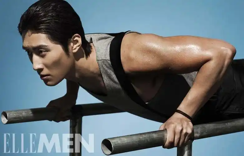 窦骁最新封面大片演绎奥林匹克运动风(图)