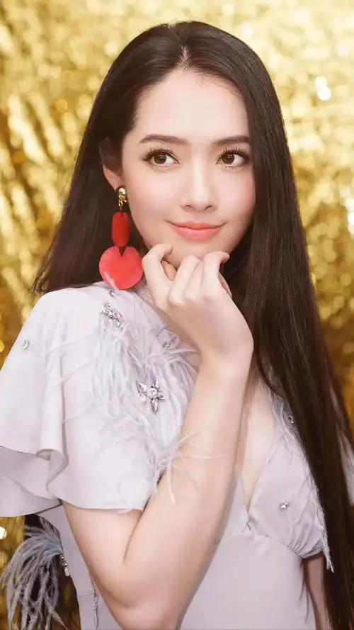 气质女神郭碧婷美图,美艳可人!__财经头条