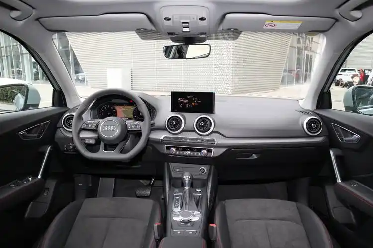 2022款奥迪q2l35tfsi豪华动感型