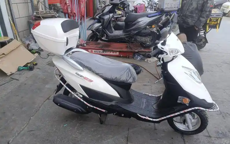 家用125踏板摩托车,价位6000左右,合资品牌铃木,本田怎么选_搜狐汽车