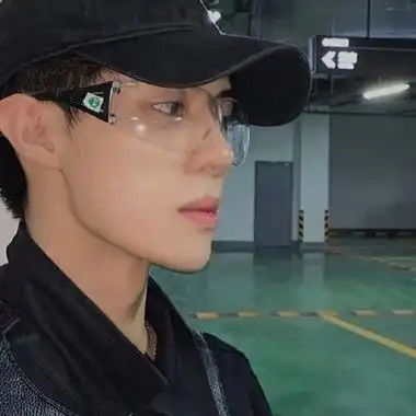 导语:网上流传着一句话是戴眼镜的是斯文败类,不知这句话真假含量有多