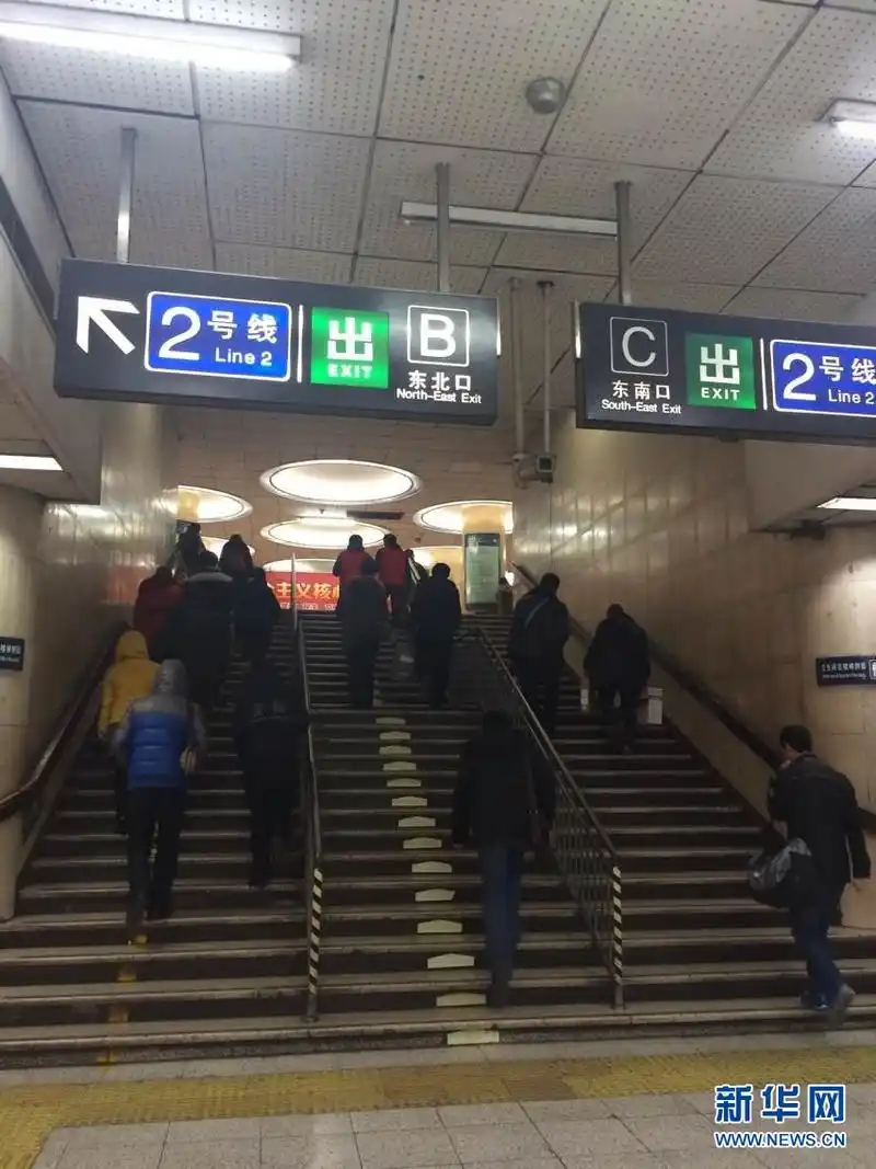 北京地铁涨价后首个工作日(图)[7]- 中国在线