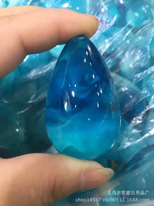 二代荧光浮水琥珀蜜蜡展会地摊景点蓝云蜜吊坠工厂批发零售