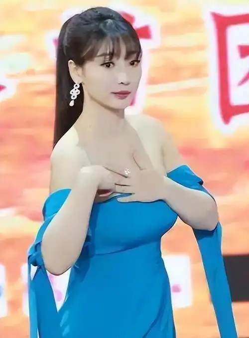 柳岩43岁为啥没人敢追?当她穿高跟鞋下蹲的那刻,网友:这谁敢追