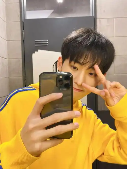 男生如何自拍才帅气?