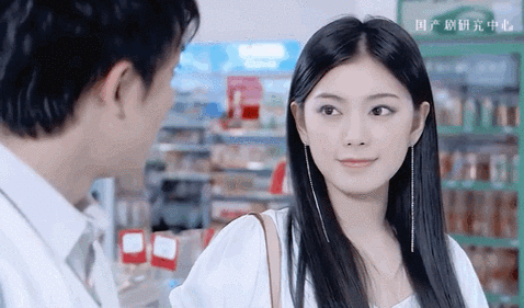 《爱情公寓》秦羽墨在社交平台晒儿子照片视频