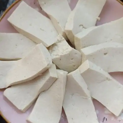 第1步,豆腐切片摆盘.