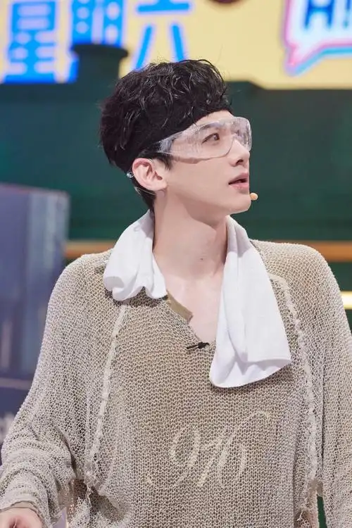 白敬亭汪新陪你过大年##你好星期六全员晒最后一天假期计划##你好