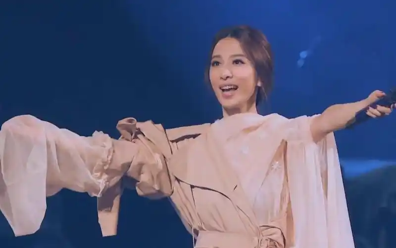 田馥甄小幸运万人大合唱现场这也太好听了吧