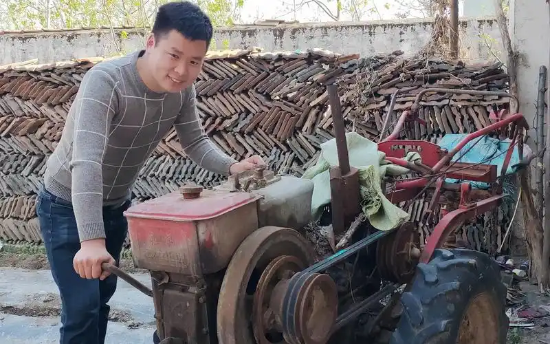 20年前农村常见的手扶拖拉机,据说当年有了它就是村里的首富_哔哩哔哩