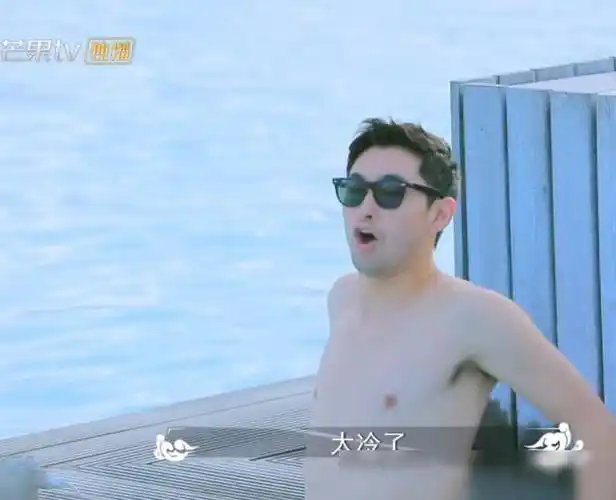 同样是炫腹肌,黄子韬的腹肌,王彦霖的腹肌,差距真不是一般大!