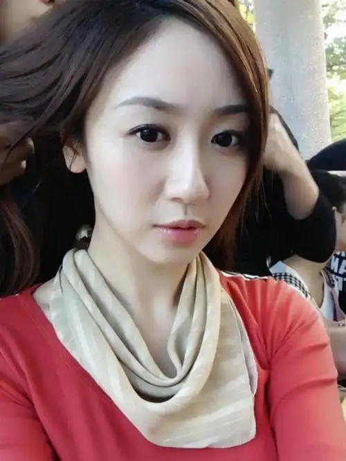 蔡小洁领奖霸气脱劈腿