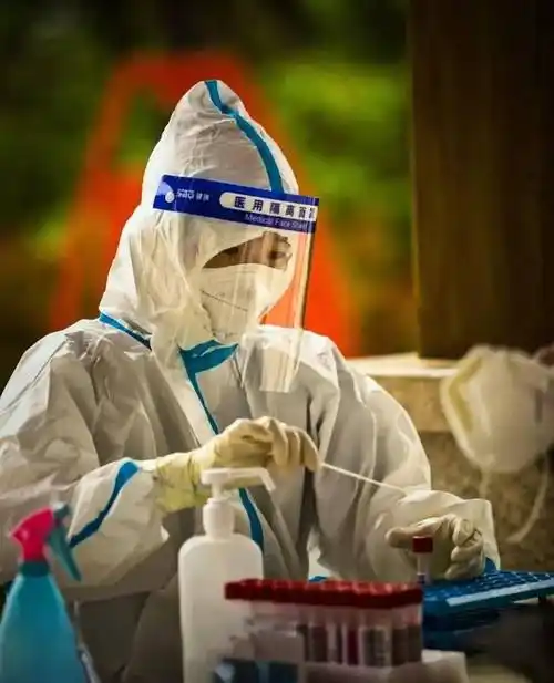 光影定格最美瞬间镜头记录抗疫一线