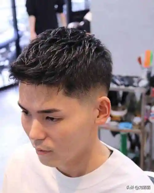 男生卷发适合什么发型蓬松自然卷适合的发型图片