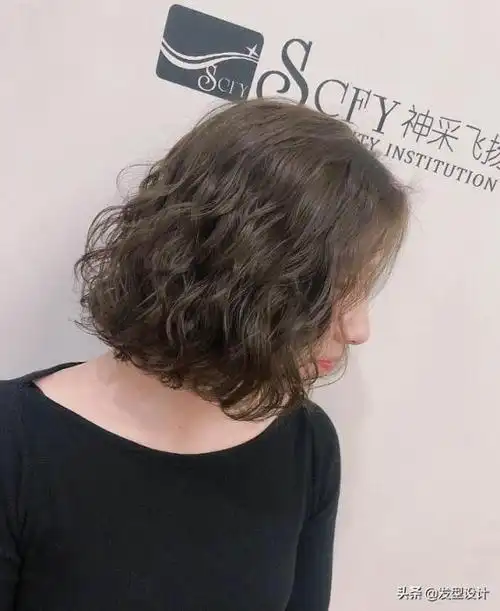 今年流行减龄短发烫发型30款,每款都心动,想换发型的收藏了