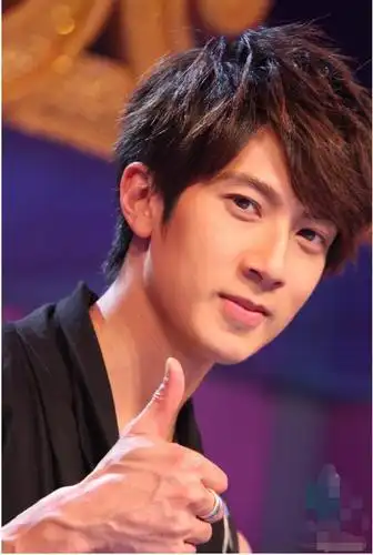 吴尊这一家子颜值实在高网友尊夫人面相很好不是尖嘴猴腮