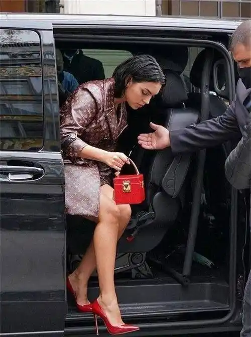 c罗女友乔治娜现身!