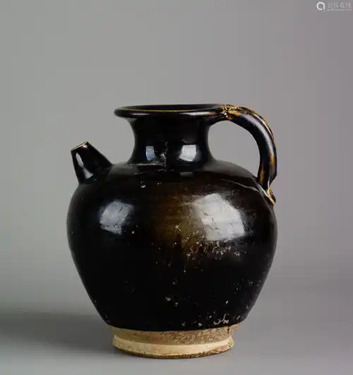 唐代耀州窑黑瓷执壶