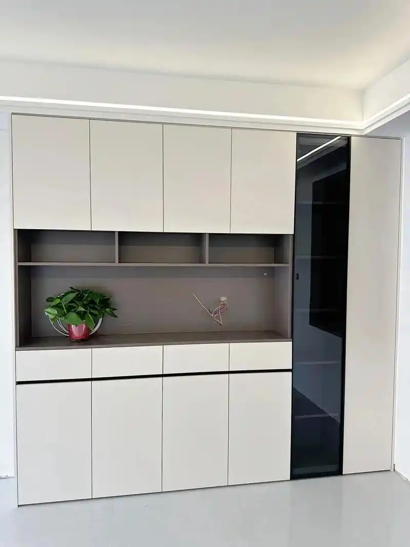 极简风衣柜一套落地实拍,茶白色柜门灯光光线不一样看出来颜色感 - 抖